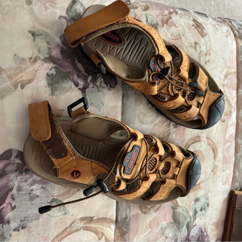 Pamray Men’s Closed-Toe Hiking Sandals – Tan, EU Size 40 (US Men’s ~7–7.5)